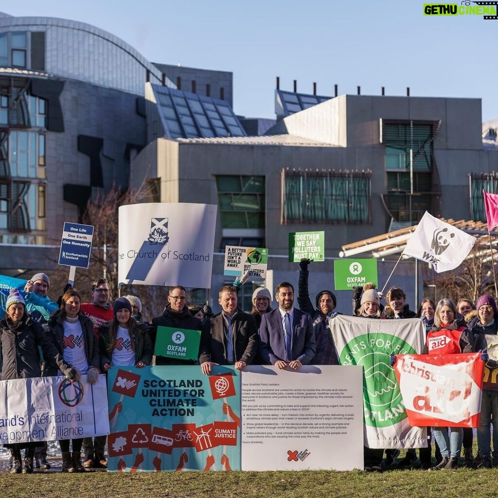 Humza Yousaf Instagram - 🌍 At @scotparl I joined Stop Climate Chaos campaigners to support their calls for climate action and ambition. Scotland will continue to show global leadership on the climate emergency. Accelerating our #netzero transition to ensure we leave a sustainable planet for future generations. The Scottish Parliament