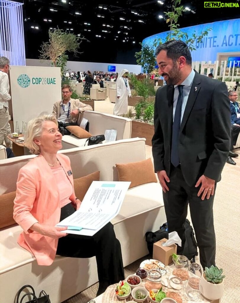 Humza Yousaf Instagram - 🏴󠁧󠁢󠁳󠁣󠁴󠁿🇪🇺 At #COP28 I spoke with @ursulavonderleyen and @charlesmichel about the need for countries to work together to tackle the climate emergency. With our abundant renewable energy resources, Scotland is well placed to help Europe meet its net zero aims and support energy security. Dubai, United Arab Emirates