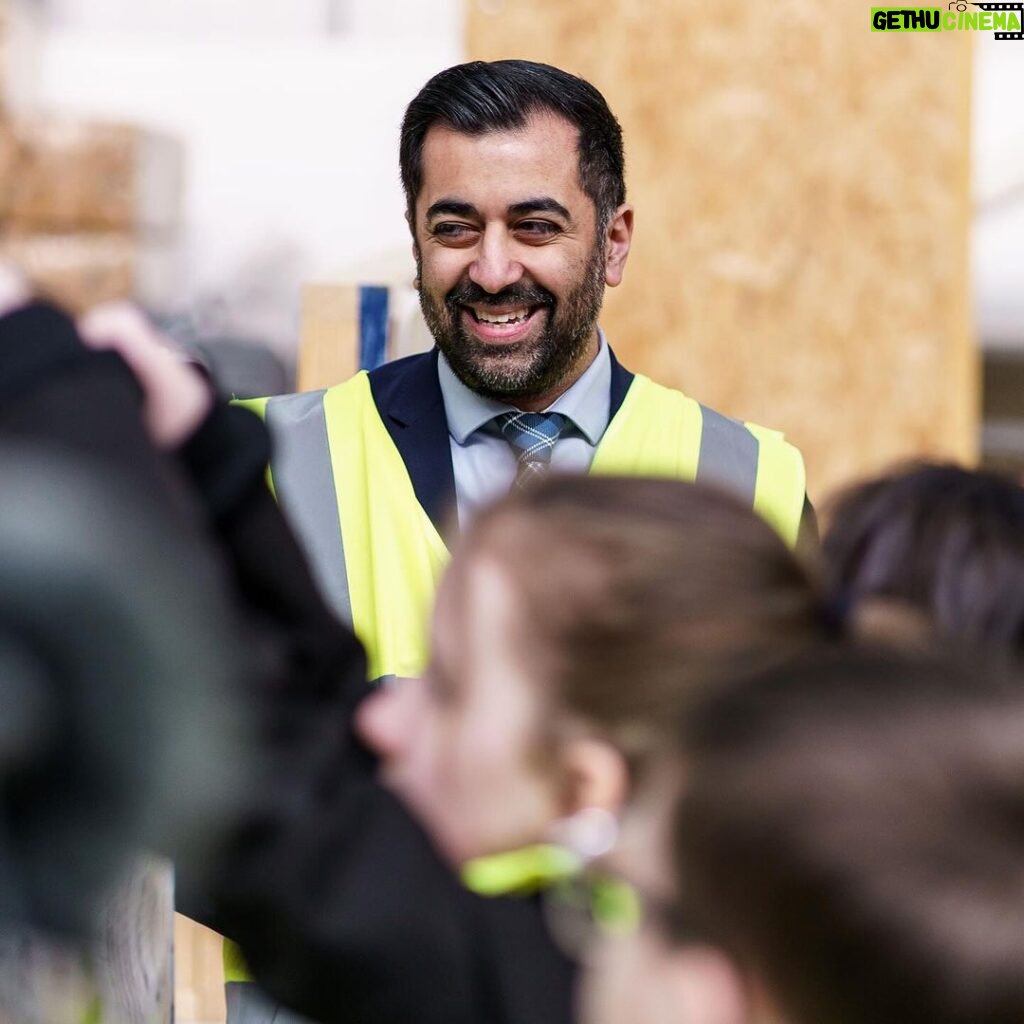 Humza Yousaf Instagram - Scotland has a proud history of innovation. At @be_stbuild, Scotland’s new National Retrofit Centre, I announced @scotgov will provide up to £8 million a year for Scottish Innovation Centres. To help build a more sustainable, productive, low-carbon, innovative, growing economy. Hamilton International Technology Park