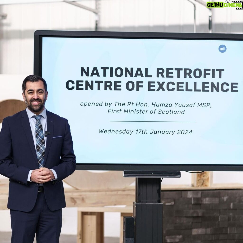 Humza Yousaf Instagram - Scotland has a proud history of innovation. At @be_stbuild, Scotland’s new National Retrofit Centre, I announced @scotgov will provide up to £8 million a year for Scottish Innovation Centres. To help build a more sustainable, productive, low-carbon, innovative, growing economy. Hamilton International Technology Park