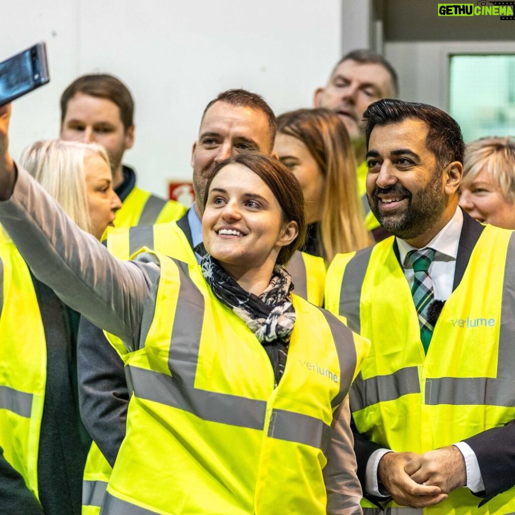 Humza Yousaf Instagram - ✅ Energy transition ✅ Scaling innovation ✅ Attracting investment With our vast renewables potential, the transition to #netzero is an enormous economic opportunity for Scotland. In Aberdeen at Verlume, I joined @neil_graysnp to launch Scottish Enterprise's economic transformation plan. [LINK IN BIO]