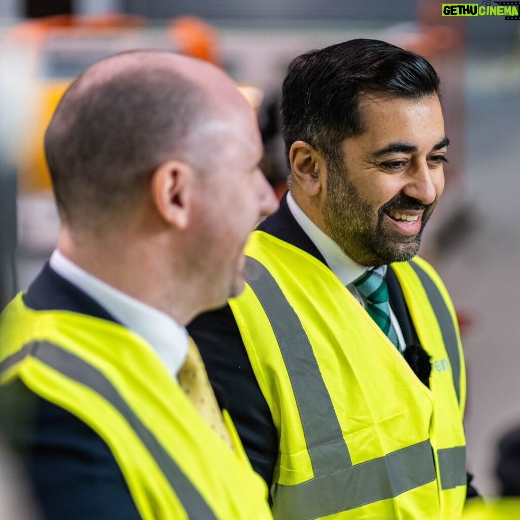 Humza Yousaf Instagram - ✅ Energy transition ✅ Scaling innovation ✅ Attracting investment With our vast renewables potential, the transition to #netzero is an enormous economic opportunity for Scotland. In Aberdeen at Verlume, I joined @neil_graysnp to launch Scottish Enterprise's economic transformation plan. [LINK IN BIO]