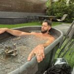 Hunter March Instagram – Been doing icebaths for a while now and I have to say the effects are there. I feel brighter, I feel more engaged throughout the day, and most importantly, I’m doing something that tests me. I’m sure people will be divided in the comments so here we go lol