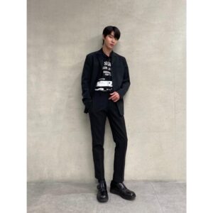 Hwang In-yeop Thumbnail - 4.3 Million Likes - Most Liked Instagram Photos