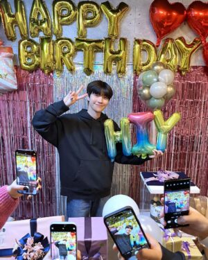 Hwang In-yeop Instagram - 축하해주셔서 감사합니다❤️
언제나 사랑합니다💕