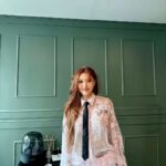 Hwasa Instagram - 내 몸을 이렇게까지 사랑해본적은 처음이였어요 😁 I LOVE MY BODY 활동을 마치며 많은사랑과 에너지를 듬뿍 받았습니다. 부디 이 에너지가 많은분들에게도 닿았기를 기도해요 이 멋진 여정을 함께해준 댄서친구들,우리 스탭들 그리고 @pnation.official 식구분들과 보이지않는곳에서 열심히 서포트해주신 @42psy42 Daddy 😄❤️‍🔥 감사합니다. 누군가가 나의 하루를 망치려고 하거든 사랑할래 지구 끝까지 🩷🫧
