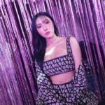Hwasa Instagram - @wkorea #LOVEYOURW 뜻깊은 자리와 , 항상 사랑넘치는 @maisonvalentino 💋🙏