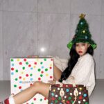 Hwasa Instagram - #광고 #LVxYayoiKusama @louisvuitton 💋🟡🟢🔵