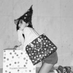 Hwasa Instagram - #광고 #LVxYayoiKusama @louisvuitton 💋🟡🟢🔵