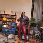 Hwasa Instagram - 화사쇼 ep.1 🌷 선배님 덕분에 행복한 시간이였습니다 ! 여러분들도 행밤 ! 🌃