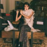 Hwasa Instagram - 용기내어 내민 어깨 빌려줄게 HAVE A GOOD DAY ! 화사쇼 Vol.1 화사한밤 발매 🌠 12월 17일 첫방송 tvN HWASA SHOW •• 🤟🏼🔥