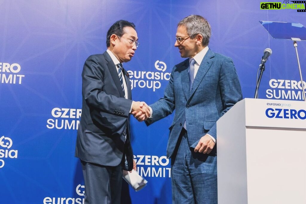 Ian Bremmer Instagram - great to welcome my friend japan pm @fumio_kishida to a packed house for our annual gzero summit in tokyo : ) Tokyo, Japan
