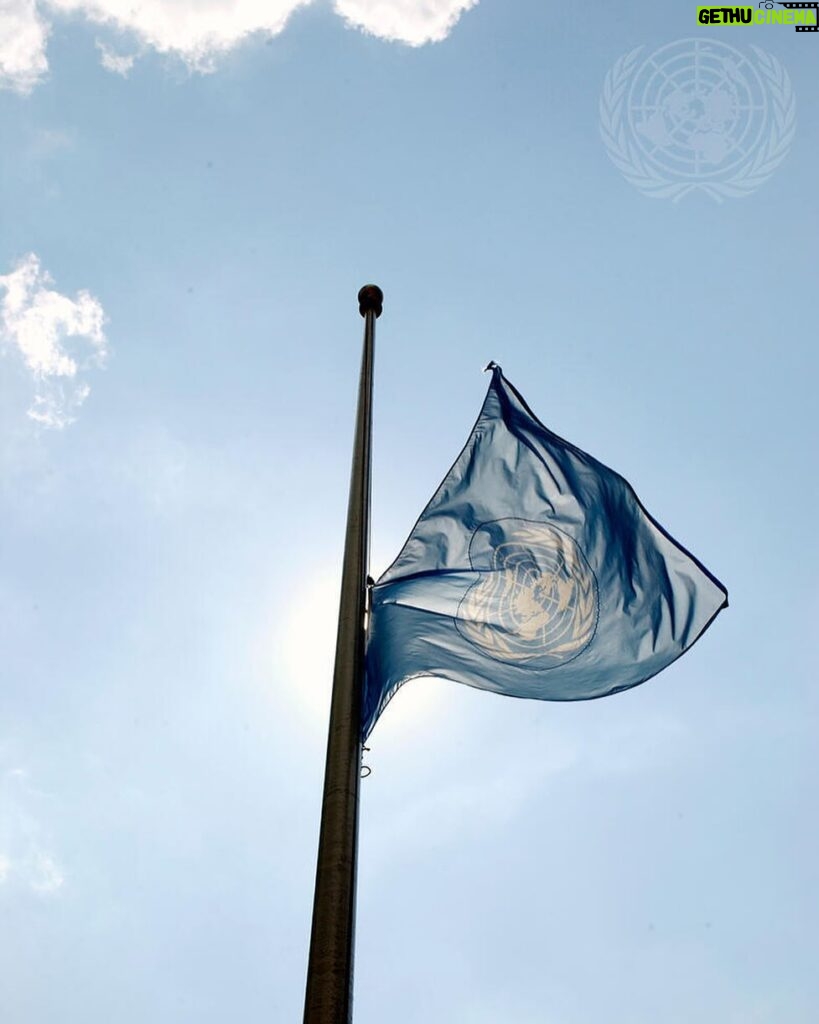 Ian Bremmer Instagram - united nations workers hold moment of silence & flies flag at half mast to honor > 100 employees killed in gaza