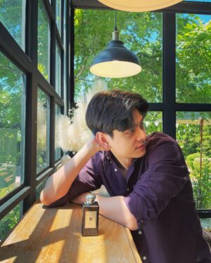 Iang Sittha Sapanuchart Instagram - Create your surrounding scent to the next level with Mr. Malone Edit กับโจ มาโลน ลอนดอนสองกลิ่นนี้เลยครับ Cypress & Grapevine และ English Pear 

สั่งซื้อผ่าน Jo Malone London Boutique ทุกสาขา หรือช่องทางออนไลน์ได้แก่ www.JoMalone.co.th/ Central Online/ The Mall Online และ Flagship Store บน Lazada สอบถามข้อมูลได้ง่ายๆ ที่ Line Official Account @JoMaloneLondonTH @JoMaloneLondon #JoMaloneLondonTH #MrMalone

พิเศษ ทุกการสั่งซื้อ Cologne ใดๆ บน www.JoMalone.co.th ใส่ offer code “ MRMALONE22 ”  รับเพิ่มของขวัญพิเศษ  Cologne ขนาด 9 มล. เฉพาะวันที่ 10 – 30 มิย. นี้เท่านั้น