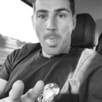 Iker Casillas Instagram - Hoy es juernes!! Vamosssss!! Enjoy @alexsinos !! ✌🏼