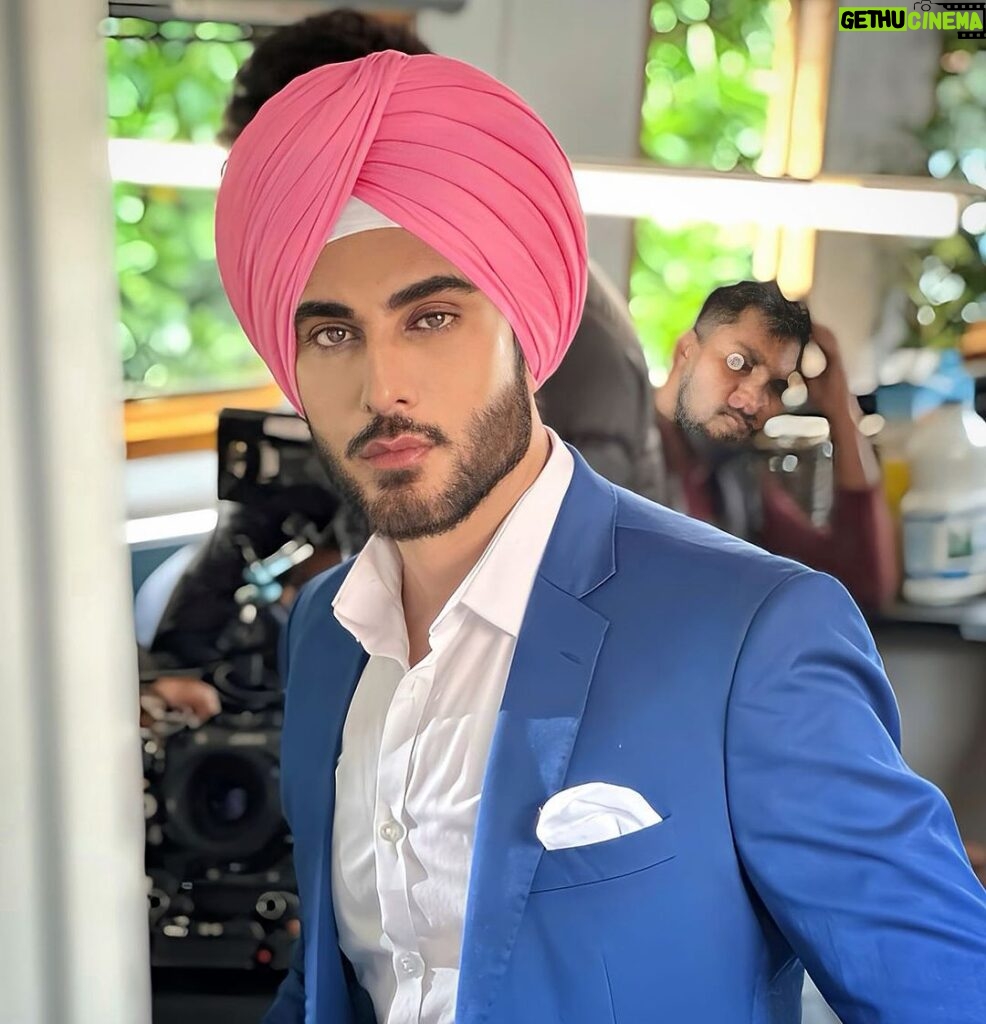 Imran Abbas Instagram - JEE VE SOHNEYA JEE holds great significance for me. It is more than just a movie. It is a sincere effort to bring two Punjabs and their people even closer: It is a gift from me and my team to all those who believe in the power of love that transcends all boundaries. Love is the greatest blessing bestowed upon us by our creator, who made us all regardless of where we live or our origins. Together, we can bring about change and put an end to the culture of hatred that has already caused immense harm to humanity. I urge you to watch JVSJ on February 16th and support not only love and peace, but also the filmmakers who are advocating for this beautiful cause. @vijaycam @simichahal9 @imranabbas.official @vhentertainmentofficial @uifilmsind @sunnyrajusa @amit.juneja.12 @mintukapa_90 @thaparrness @sarla1990 @omjeegroupoffical @munishomjee @jatboot @mandeephundal57 @smita.kambli.925 @nitin_rangmeet @designer.nitasha @bharat_raawat @Sud_vfx @eyepiece_through @sunnyvikmusic @ivikasmaan @praveenaawara @karanmakeovers_ @dashmesharts @khara13official @i.amtushar @dazzlingeventsusa @tashan2015 @udaya_vakati @diilwala @brianshawactor @azamiman @vj.mann @editor__yash_raj @afterplaystudios @maddy.afterplay @ianamtanveer #simichahal #imranabbas #punjab #pakistan #traveller #romantic #soulmate #hippie #wanderlust London, United Kingdom