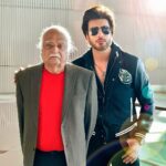 Imran Abbas Instagram – Accompanying a legendary figure and true asset of Pakistan, Anwar Maqsood Sahab, who is an institution in his own right . May he be blessed by God and bestowed with greater strength to continue his writing journey .