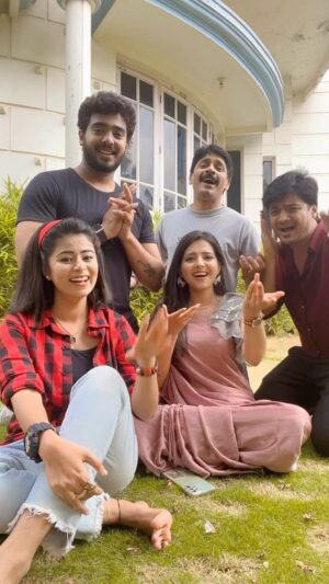 Inchara Joshi Instagram - Sandalwood na 90’s edition ❤️🧿

#katheyondushuruvagide #viral #trending #90sedition #kannadaserial #samarat #varnika #yathisahana #instagood #instagram #cute #oldkannadasongs #music #instadaily #india #songs #starsuvarna #sahana #incharajoshi #inchu #bhavish #soumya #raagurs #sujayhegde