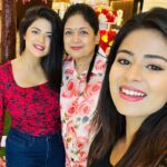 Inchara Joshi Instagram - First time at Lulu mall with family 🧿❤️ #incharajoshi #inchu #inchara #viral #trending #cute #incredibleindia #instagram #reels #reelsinstagram #actors #heriones #paaru #viral #katheyondushuruvagide #sahana #mansijoshi #sisters #family #kfi #kannadaserial