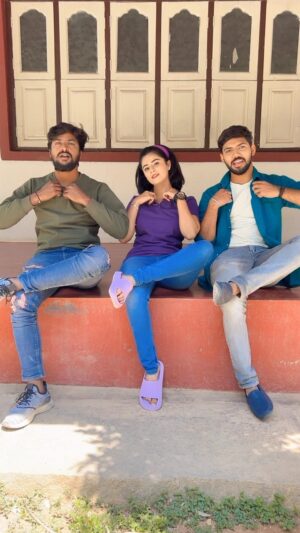 Inchara Joshi Instagram - Dasara🔥💥
With sahana’s gang 🔥
@somashekar_muthu 
@madan_sv 

#dhoomdhaamdhosthaan #dasara #naani #chamkeelaangeelesi #keerthysuresh #herione #viral #telugusongs #naturalstarnani #cute #friendship #katheyondushuruvagide #sahana #telugulove #kanndafilmindustry #kfi #kannadaserial #trending #instagram #instareel  #instagood #instalike