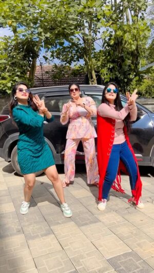 Inchara Joshi Instagram - Amma’s 2023 birthday in Wayanad 🎉🥰🥳 @jyothijoshi2 ❤️😍

#trending #family #wayanad #vacationmode #2023reel #viralreels