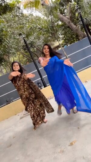 Inchara Joshi Instagram - When sahana meets janvi❤️🧿

#starsuvarna #viral #trending #cute #ashvini #inchara #incharajoshi #inchu #telugu #Mattigajulu #Radhika #chitti #actors #actress #sharukhkhan #anushkasharma #jabtakhaijaan #hindi #starplus #suntv #geminitv #sisterlove #bestfriends #bestfriendsforever #cutest #instagood #instadaily #reelsinstagram #India