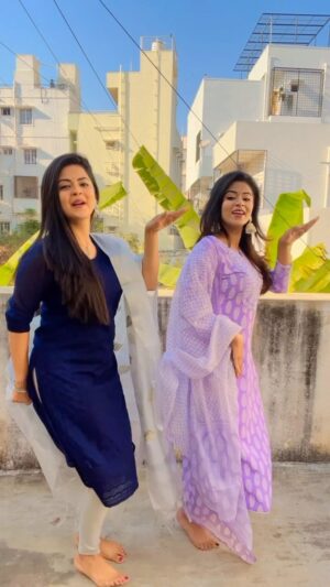 Inchara Joshi Instagram - Ufffff❤️🧿

#inchu #inchara #incharajoshi #viral #trending #cute #sisters#uff #uffmeredil #kannadareel #hindireel #instagram #instagood #actor #actress #paaru #katheyondushurivagide #viralreels