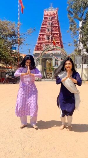 Inchara Joshi Instagram - Om Namah Shivaaya 🙏🏻
Mahashivarathriya shubhashayagalu 🌟❤️

Video credits @punyashree_hebbar ❤️

#omnamahshivay #mahashivratri #mahashivratrijigchallenge