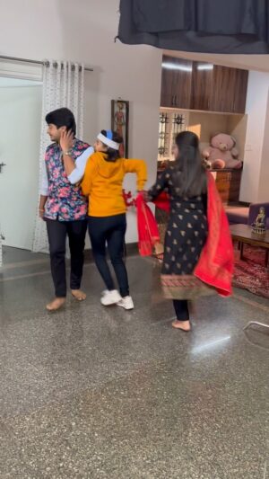 Inchara Joshi Instagram - Fun in the sets of katheyondu shuruvagide😂❤️
@akshtha_deshpande_ 😂

#katheyondushuruvagide #kannada #incharajoshi #inchu #inchara #yathisahana #sujayhegde #akshathadeshpande #kruthi #kruthiyuvraj #kanndafilmindustry #starsuvarna