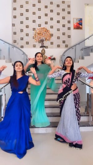 Inchara Joshi Instagram - Tum tum ❤️🧿

#tumtum #incharajoshi #priyanka #ashvini #viral #trending #tumtumsong #cute #heriones #mattigajulu #geminitv #telugu #instagram #instadaily