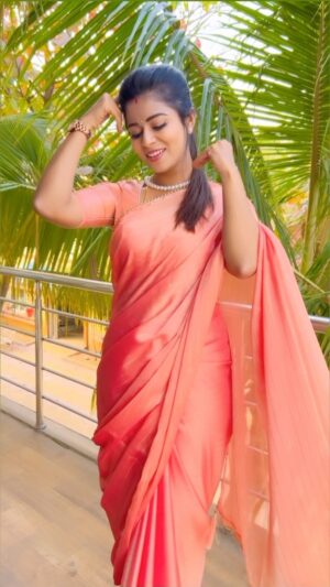 Inchara Joshi Instagram - Bombe bombe 🧿❤️🙈

#bombebombe #darshan #toogudeepadarshan #viral #trendingreels #cute #saree #darshan #rachitaram #rahulanjali #kannadasongs #kranti #movie #kannadareels #bombebombesong❤️ #instagood #instagram #dboss #dbossfans