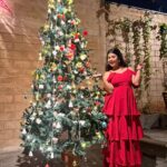 Inchara Joshi Instagram - Merry Christmas 🎅 🎄 ❤️ #inchu #inchara #incharajoshi #christmas #christmasdecor #christmastree #Xmas #Santa ##kannadaserial #actor #actress #reddress #cute #kfi #telugu #tamil #viral #trending #instagram Full Circle - Taproom • Kitchen • Culture