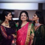Inchara Joshi Instagram - A very Happy New Year from my family to yours 🌟❤️ let there be light, prosperity and happiness in everybody’s life and have the resolution of being the better version of ourselves this year 🤞🏻 MUA @makeoverbydhuhikshaharale ❤️ Hair by @nutella_k_i_s_s_e_s_ 😘 Outfits designed by @hello_sunshine_designer_studio 🥰 Jewellery by @sindhoorafashionjewellery ✨ Photography by @chirayuphotography #newyear2023 #family #actorsisters #mansijoshi #mansi #incharajoshi #inchara
