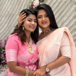Inchara Joshi Instagram - Mamadurai Joshi sisters way ❤️🎉 Are we late for the trend? #mamadurai #jigarthanda #reelsdance #instagramreels #trendingreels #viral # #dancingsisters #mansijoshi #incharajoshi