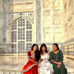 Inchara Joshi Instagram - The serene TAJ MAHAL ❤️😍 @inchara.joshi @jyothijoshi2 #tajmahal #familyvacay #agra Taj Mahal, Agra, India