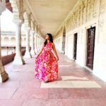 Inchara Joshi Instagram - 🤍🧿"Next time you think beautiful things ,don't forget to count yourself in "🤍🧿 #inchara #instagood #incharajoshi #cute #delhidiaries #agra #anguribagh #agrafort #vacation #floraldress #actors #kannadaserial #sahana #katheyondushuruvagide #instagram #viral #trending Anguri Bagh