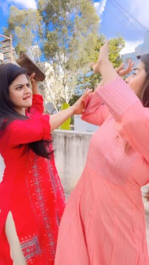 Inchara Joshi Instagram - Shut aaaap😝😅❤️
She did hit me🥲

#inchara #instagram #incharajoshi #inchu #mansijoshi #saavanmain #savankopani #sisters #cute #trending #viral #dance #nepalisong #actor #actorslife #kannadaserials #instagood #instadaily #reelsinstagram