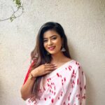 Inchara Joshi Instagram - 🧿❤️Saree has the potential to wake up the diva in every woman🧿❤️ #saree #incharajoshi #inchu #inchara #viral #trending #sareepic #actor #cute #redsaree #kannadaserial #kannadathi #serialactress ##sareelover #sandalwood