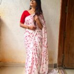 Inchara Joshi Instagram - 🧿❤️Saree has the potential to wake up the diva in every woman🧿❤️ #saree #incharajoshi #inchu #inchara #viral #trending #sareepic #actor #cute #redsaree #kannadaserial #kannadathi #serialactress ##sareelover #sandalwood