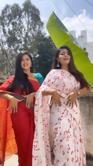 Inchara Joshi Instagram - Sawan ko pani ❤️🧿

#inchara #instagram #incharajoshi #inchu #mansijoshi #saavanmain #savankopani #sisters #cute #trending #viral #dance #nepalisong #actor #actorslife #kannadaserials #instagood #instadaily #reelsinstagram