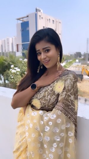 Inchara Joshi Instagram - Nannavalu nakkare💛❤️

#inchu #inchara #incharajoshi #viral #trending #nannavalunakkare #nannavalunakkaresakkareee #actor #ravimama #ravichandran #kannadaactress #actor #cute #saree #naanunannahendthiru #appu #sudeep #herione #katheyondushuruvagide #sahana #actorslife #kannadaserial #kannadasongs