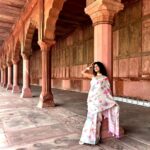 Inchara Joshi Instagram - 🤍🧿"No wonder TAJ MAHAL is a wonder "🧿🤍 Waah TAJ Beautiful saree🤍❤️ :@_vastramcollections_ #sareecollection #actor #incharajoshi #inchu #inchara #vacation #Sahana #tajmahalpalace #agra #new Delhi #capital #viral #trending #whitesaree #actress #kannadaserial Taj Mahal - Wonder of the world