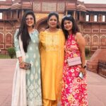 Inchara Joshi Instagram - 🧿❤️"The love of a family is a life's greatest blessing”🧿❤️ #incharajoshi #mansijoshi #jyothijoshi #agra #newdelhi #actors #kannada #family #vacation #delhi #agrafort #familia #anguribagh Red Fort Agra India