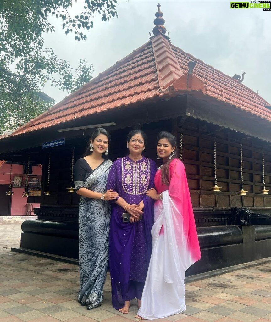 Inchara Joshi Instagram - Amma a very very Happy Birthday to you, you have taught us to be very brave and kind and also many other things ❤️😘 @jyothijoshi2 ❤️ although you have become a kid these days.. Love you a lot Amma 🥰 Maariyamman Kovil