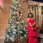 Inchara Joshi Instagram - Merry Christmas 🎅 🎄 ❤️ #inchu #inchara #incharajoshi #christmas #christmasdecor #christmastree #Xmas #Santa ##kannadaserial #actor #actress #reddress #cute #kfi #telugu #tamil #viral #trending #instagram Full Circle - Taproom • Kitchen • Culture