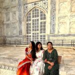 Inchara Joshi Instagram - The serene TAJ MAHAL ❤️😍 @inchara.joshi @jyothijoshi2 #tajmahal #familyvacay #agra Taj Mahal, Agra, India