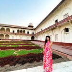 Inchara Joshi Instagram - 🤍🧿"Next time you think beautiful things ,don't forget to count yourself in "🤍🧿 #inchara #instagood #incharajoshi #cute #delhidiaries #agra #anguribagh #agrafort #vacation #floraldress #actors #kannadaserial #sahana #katheyondushuruvagide #instagram #viral #trending Anguri Bagh