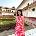 Inchara Joshi Instagram - 🤍🧿"Next time you think beautiful things ,don't forget to count yourself in "🤍🧿 #inchara #instagood #incharajoshi #cute #delhidiaries #agra #anguribagh #agrafort #vacation #floraldress #actors #kannadaserial #sahana #katheyondushuruvagide #instagram #viral #trending Anguri Bagh