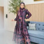 Irish Bella Instagram - My current fav dress! 😍✨ Dress cantik yang aku pakai dari @arinnahijab_official, langsung cek di instagramnya yuk 🫶