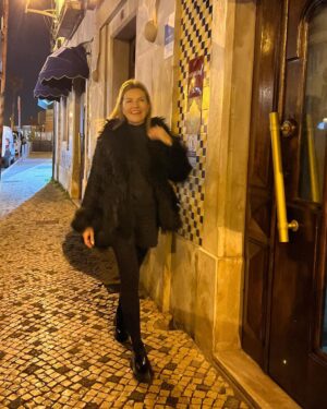 Isabel Angelino Instagram - Night 🌕